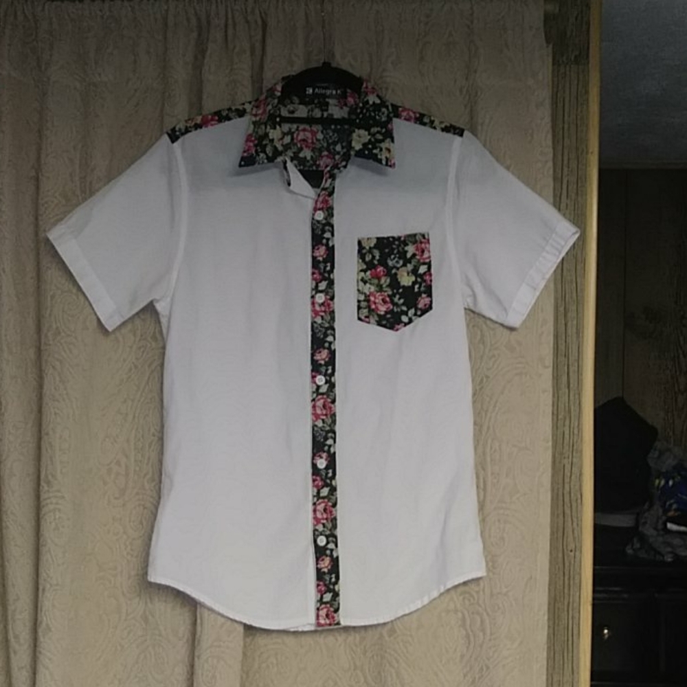 Mens short sleeved button down shirt